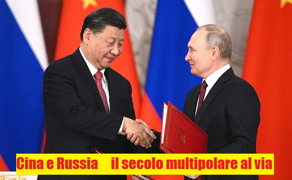 I presidenti Putin e Xi si stringono la mano